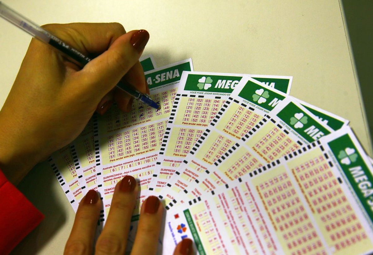 Mega-Sena pode pagar R$ 105 milhões neste sábado
