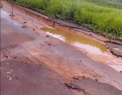 Morador registra por 2 meses cratera na Rua Paris
