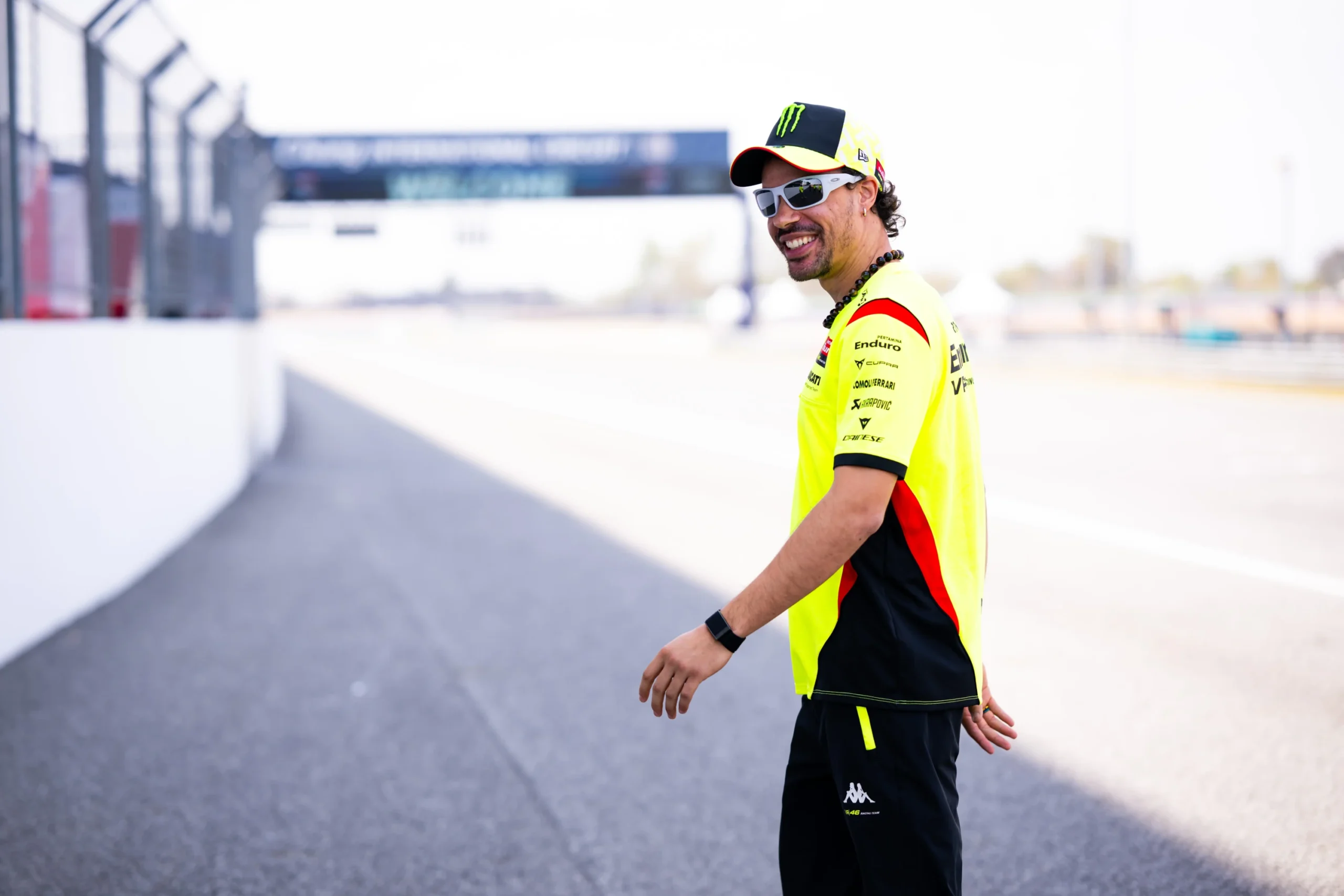 MotoGP: Conheça o piloto “brasileiro” que é fã de Ayrton Senna e torce para o Sport Recife