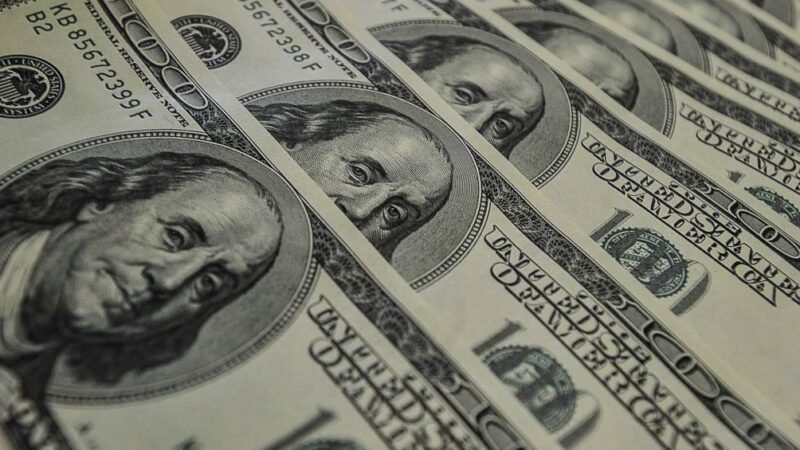 Dólar encerra em leve alta após cinco sessões seguidas de desvalorização