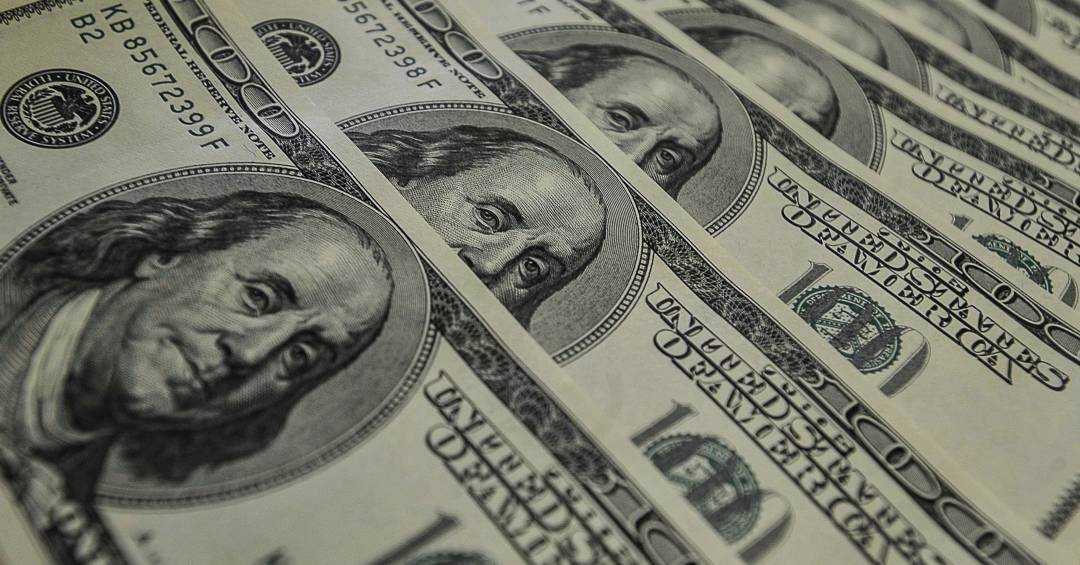Dólar encerra em leve alta após cinco sessões seguidas de desvalorização