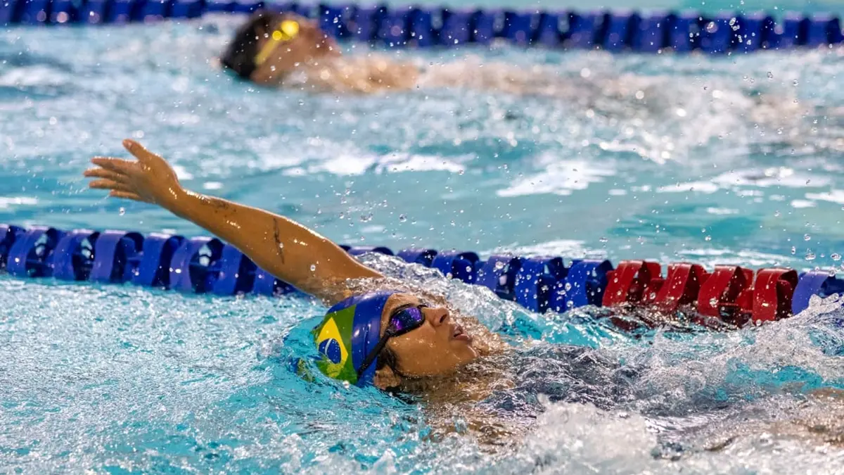 Nadadora revelação do paradesporto goiano, Gabrielly superou o medo e sonha chegar à Paraolimpíada