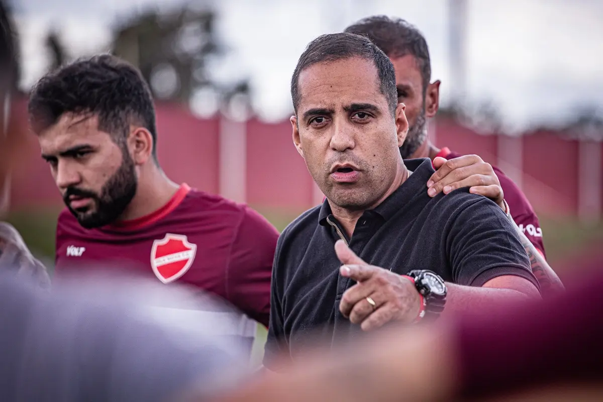 “Não jogamos nada, parecíamos os trapalhões dentro de campo”, diz Hugo Jorge Bravo sobre derrota do Vila Nova