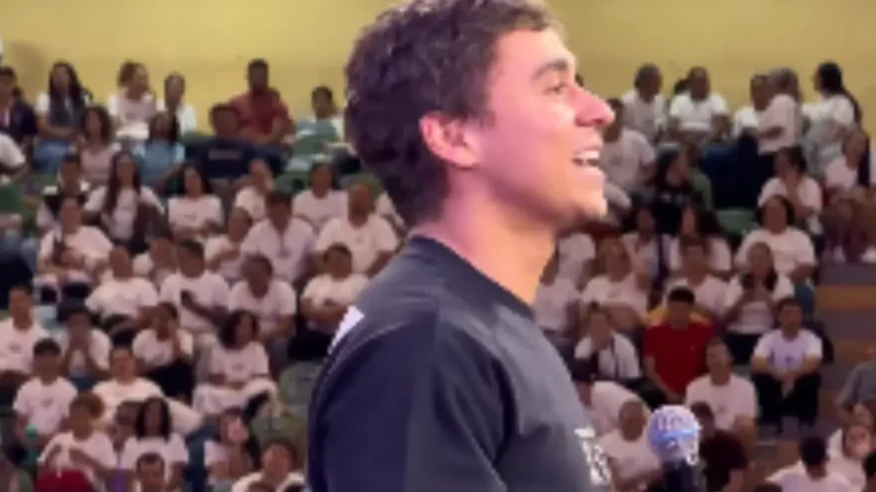 Nikolas Ferreira participa de encontro evangélico em Goiânia; veja trecho