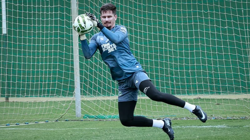 “Nosso objetivo e a nossa obrigação é avançar”, diz Tadeu sobre duelo do Goiás contra o Gama na Copa do Brasil