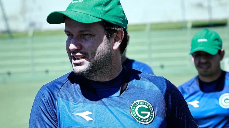 “O que sustenta trabalho no futebol brasileiro é rendimento, é resultado e é o que todos estão conseguindo produzir aqui”, diz Daniel Paulista, técnico do Goiás