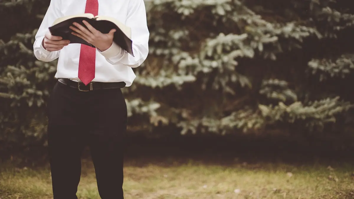 Pastor é condenado por litigância de má-fé ao processar igreja por vínculo empregatício em Goiás