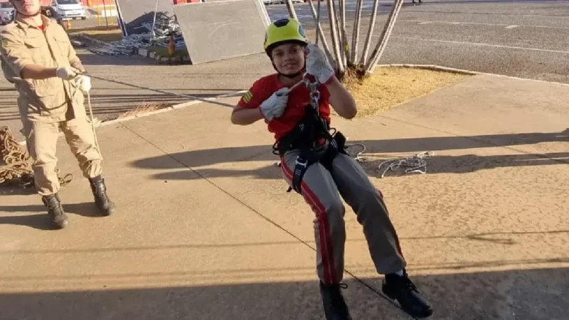 Programa Bombeiro Mirim Itinerante abre inscrições em Goiás; confira cidades disponíveis