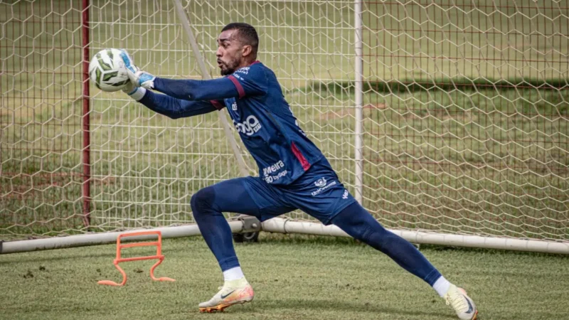 Quem é Dalberson? Goleiro deve fazer sua estreia com a camisa do Vila Nova no clássico deste domingo (22)