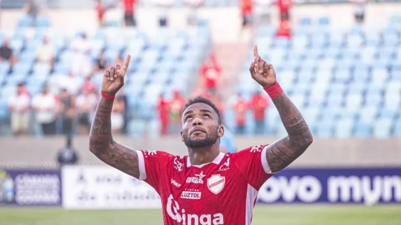 Rafa Silva ressalta evolução com a camisa do Vila Nova e projeta confrontos contra o Anápolis