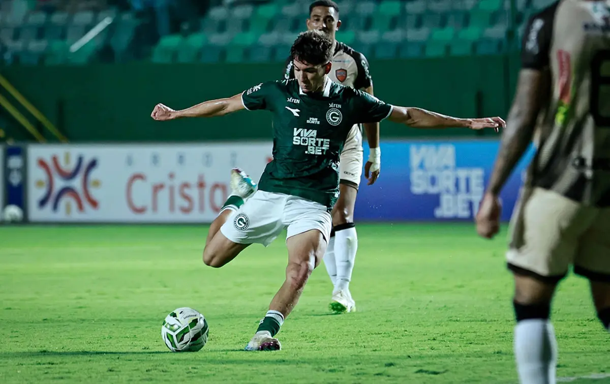 Revelação do Goiás, volante Lucas Rodrigues renova com clube até 2029