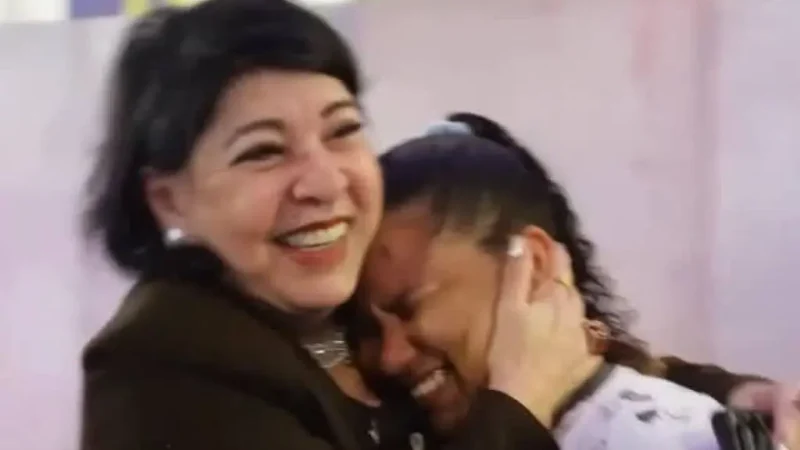 Roberta Miranda paga R$ 800 por pipoca de vendedora ambulante