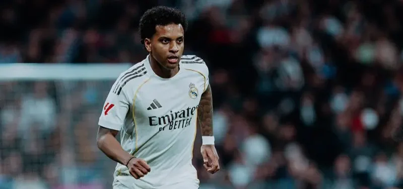 Rodrygo sofre lesão e desfalca Real Madrid por tempo indeterminado