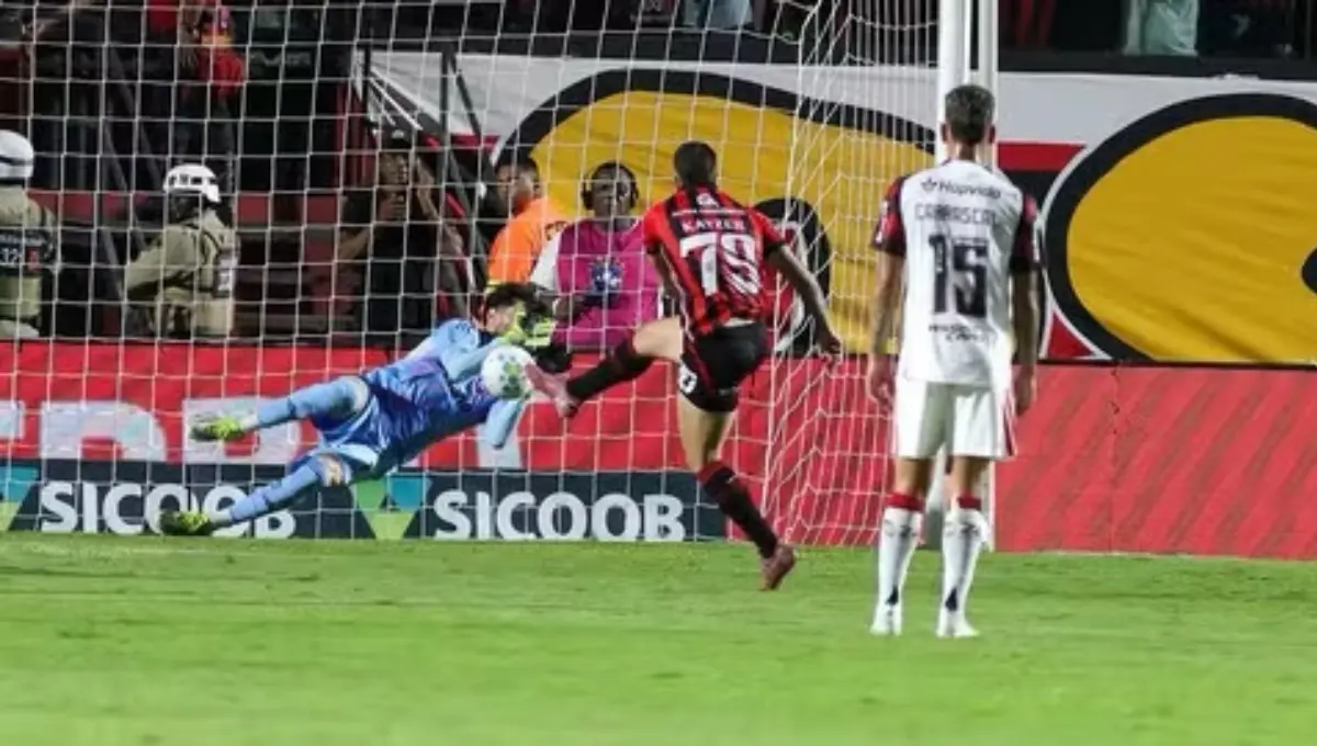 Rossi pega pênalti e Flamengo conquista primeira vitória no Brasileirão