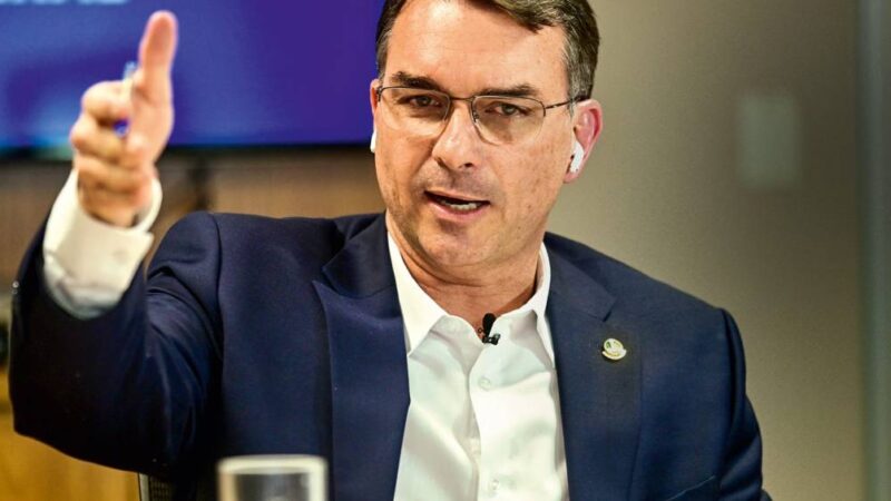 No Congresso, Flávio Bolsonaro é o nome mais citado para liderar a direita brasileira
