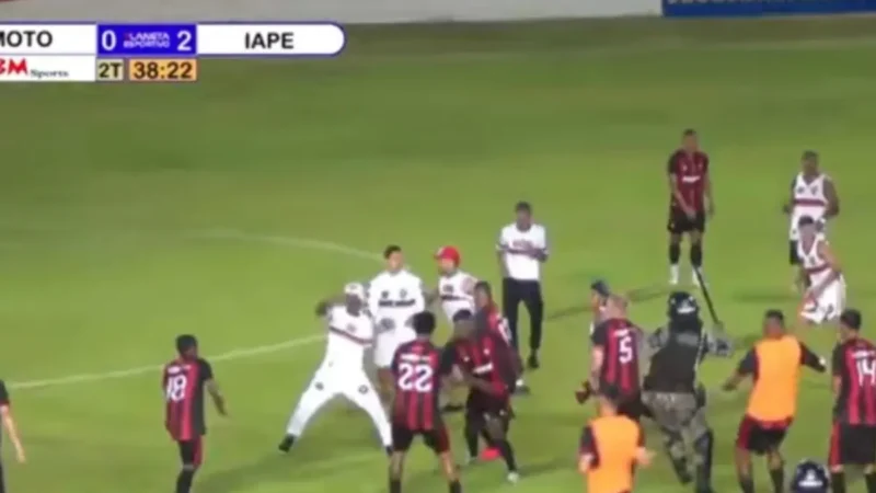 Semifinal do Campeonato Maranhense é encerrada após torcida do Moto Club invadir o gramado e agredir jogadores