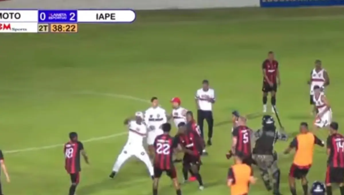 Semifinal do Campeonato Maranhense é encerrada após torcida do Moto Club invadir o gramado e agredir jogadores