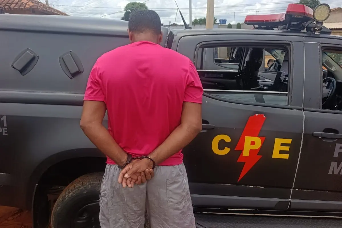 Suspeito de matar homem com 14 facadas na calçada de casa em Bonfinópolis é preso
