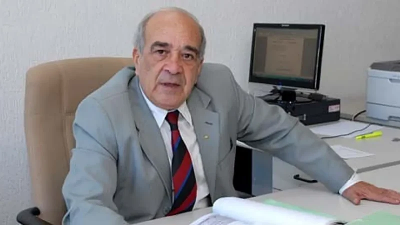 “Tentou me beijar e deu um tapa”