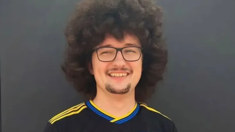 Torcedor do Manchester United pode cumprir promessa e cortar o cabelo após 493 dias; veja a história