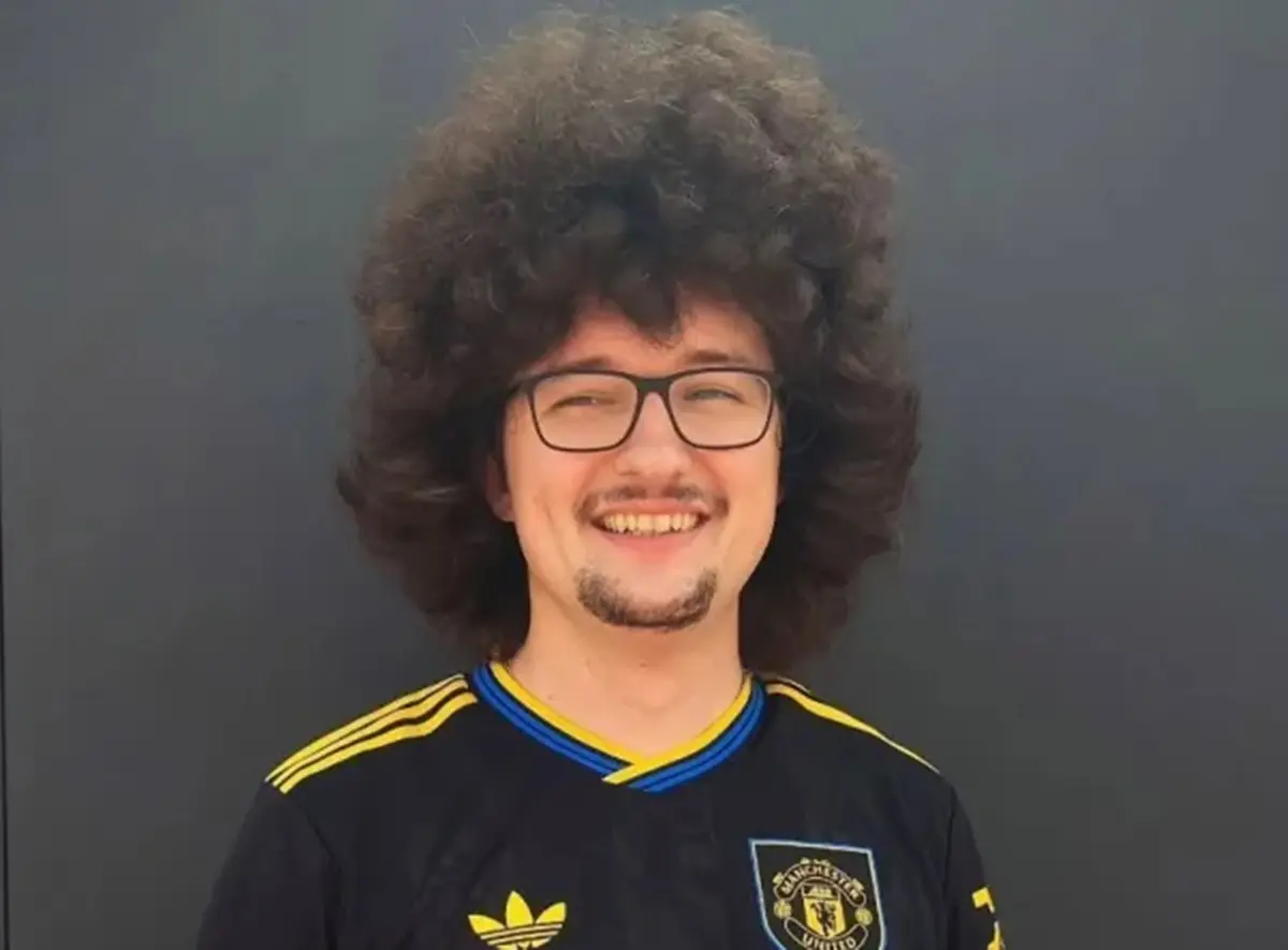 Torcedor do Manchester United pode cumprir promessa e cortar o cabelo após 493 dias; veja a história