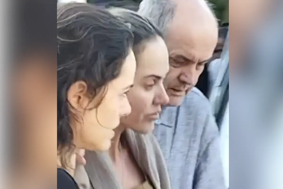 Vídeo: mãe de criança morta em tragédia de Itumbiara deixa velório abraçada com pai dela