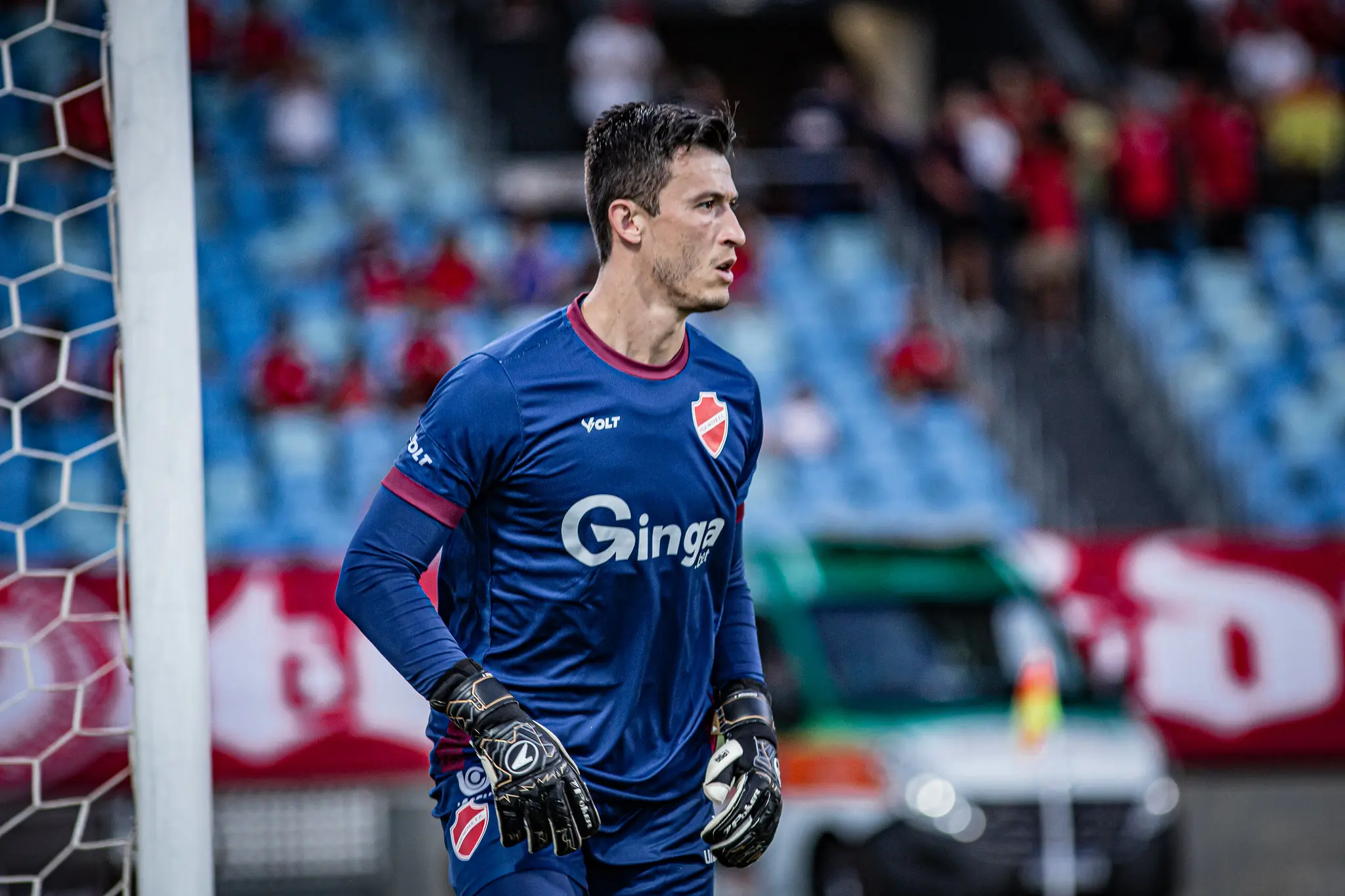 Vila Nova encaminha saída do goleiro Airton, que deverá seguir para rival da Série B