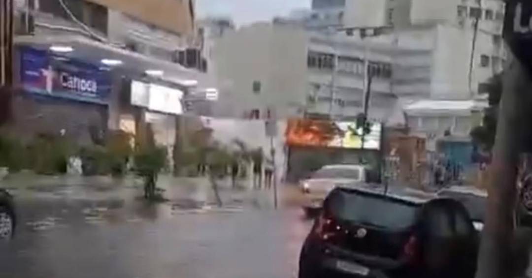 Com chuvas muito fortes e alagamentos, Rio entra em estágio 3 de atenção