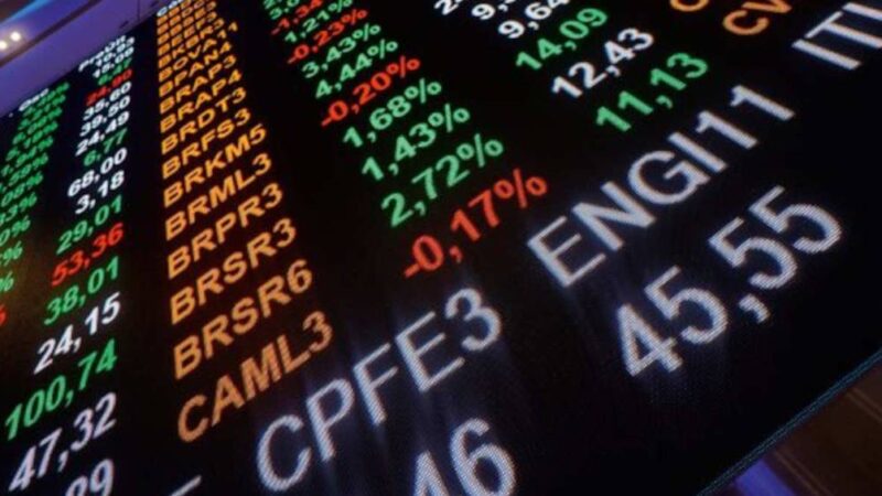 Ibovespa opera em queda em dia de dados fiscais e temporada de balanços no radar