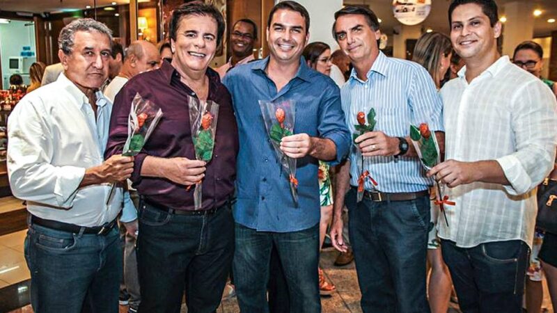 Petistas continuam zombando da candidatura do ‘gestor’ Flávio Bolsonaro ao Planalto