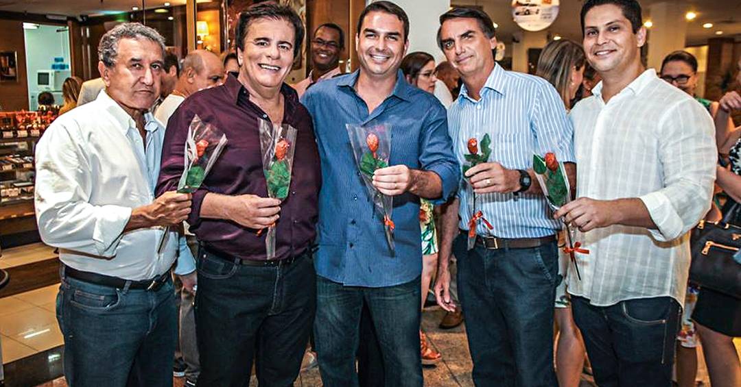 Petistas continuam zombando da candidatura do ‘gestor’ Flávio Bolsonaro ao Planalto