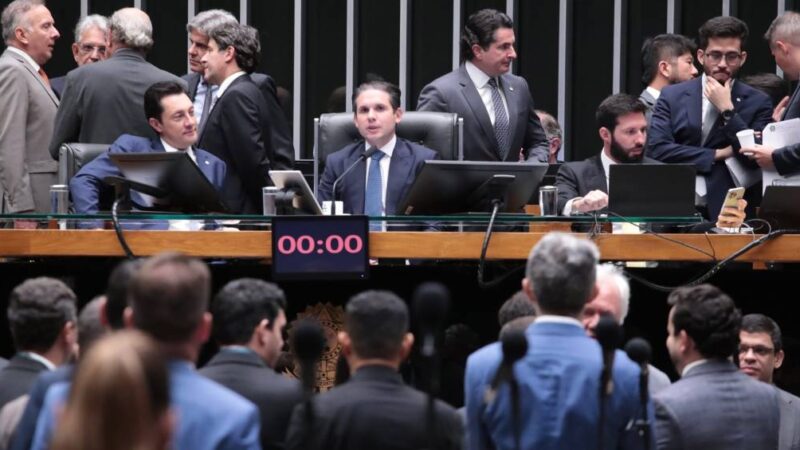 Câmara aprova projeto de lei antifacção sem taxação de bets