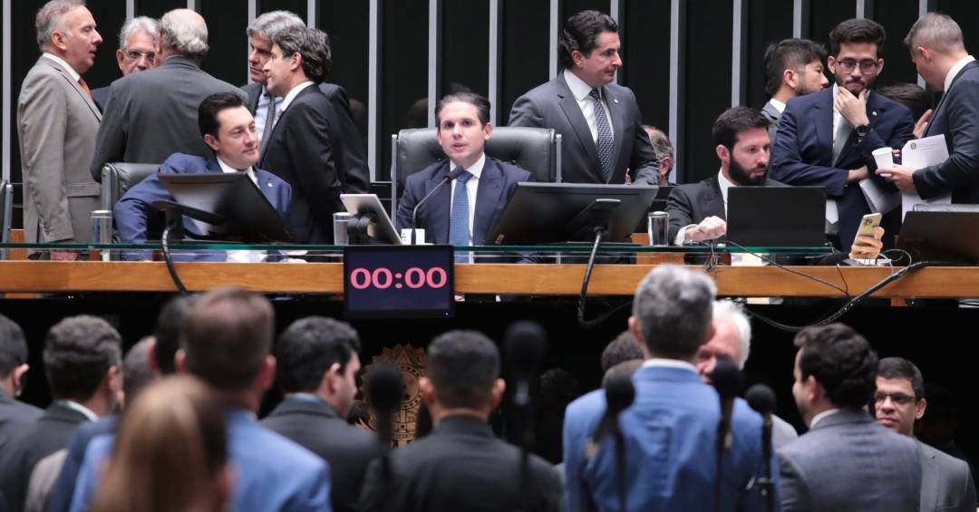 Câmara aprova projeto de lei antifacção sem taxação de bets