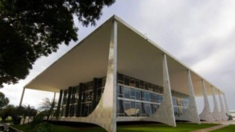 Denúncia de assédio contra ministro do STJ chega ao STF