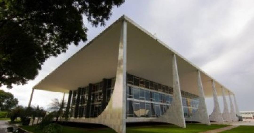 Denúncia de assédio contra ministro do STJ chega ao STF