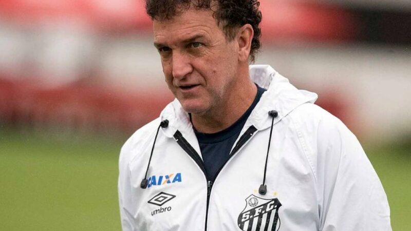 Santos anuncia Cuca como novo treinador após saída de Vojvoda