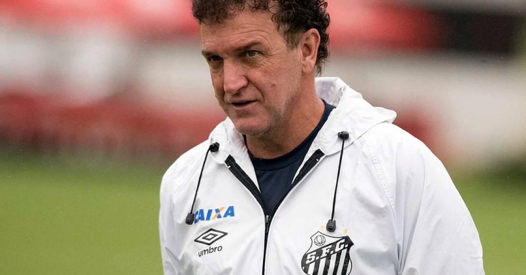 Santos anuncia Cuca como novo treinador após saída de Vojvoda