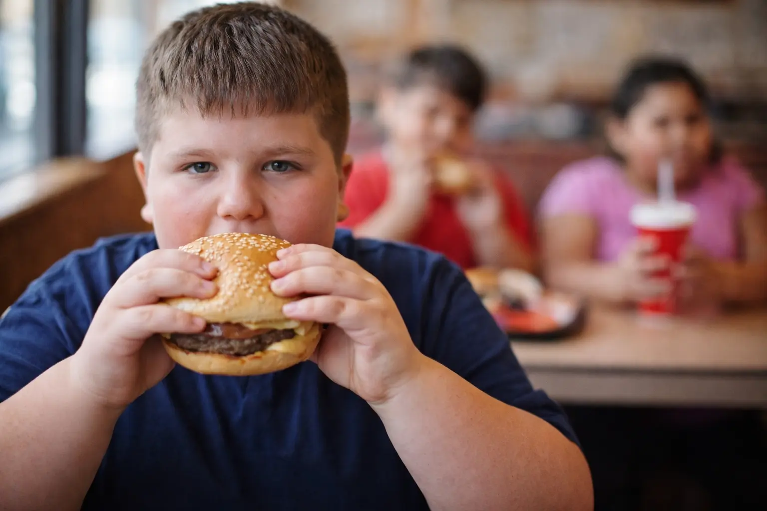 50% das crianças terão excesso de peso no Brasil até 2040