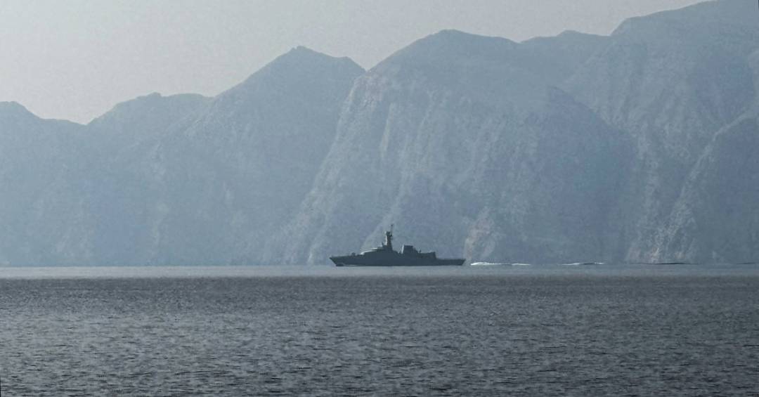 EUA atacam instalações de mísseis do Irã próximas ao Estreito de Ormuz