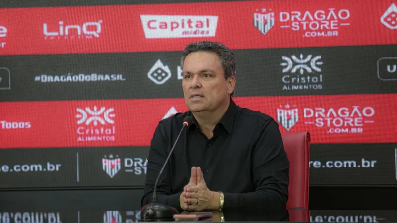 Adson Batista avalia atuação na Copa Centro-Oeste e justifica saída de Kevin Ramirez: “Não conseguiu entregar”