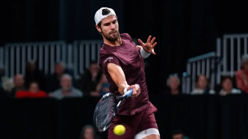 Adversário de João Fonseca em Indian Wells, Khachanov é top 20 do mundo e deixou Dubai de carro após bombardeios