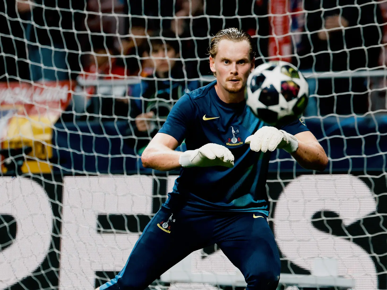 Após falhar duas vezes em 15 minutos na Champions, goleiro se pronuncia: “Do sonho ao pesadelo”