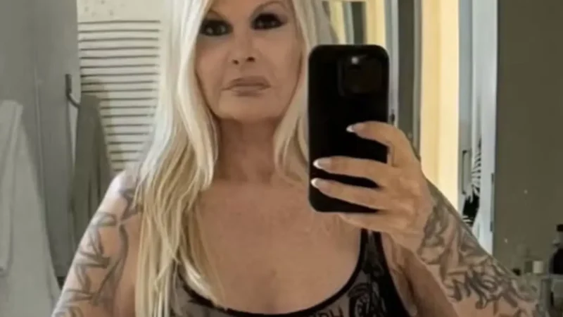 ‘Até que tô bem, né?’: Monique Evans surpreende fãs com foto ousada