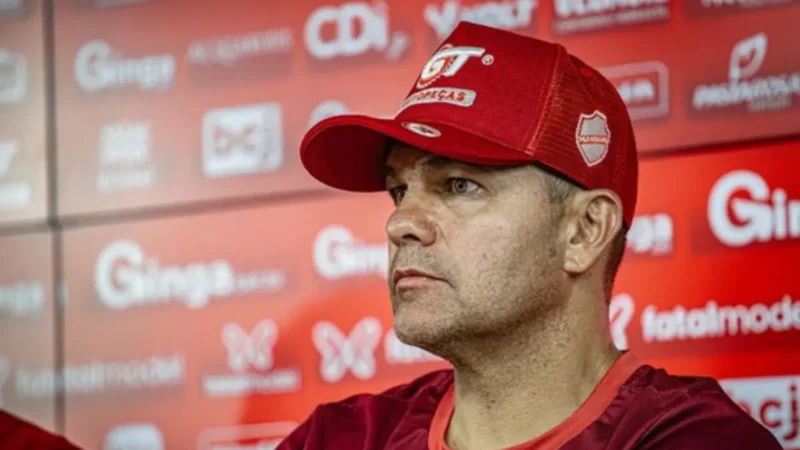 Baixo aproveitamento e a falta de vitórias nos clássicos. O que motivou a demissão de Umberto Louzer no Vila Nova