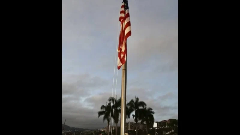 Bandeira dos EUA volta a ser hasteada na Venezuela