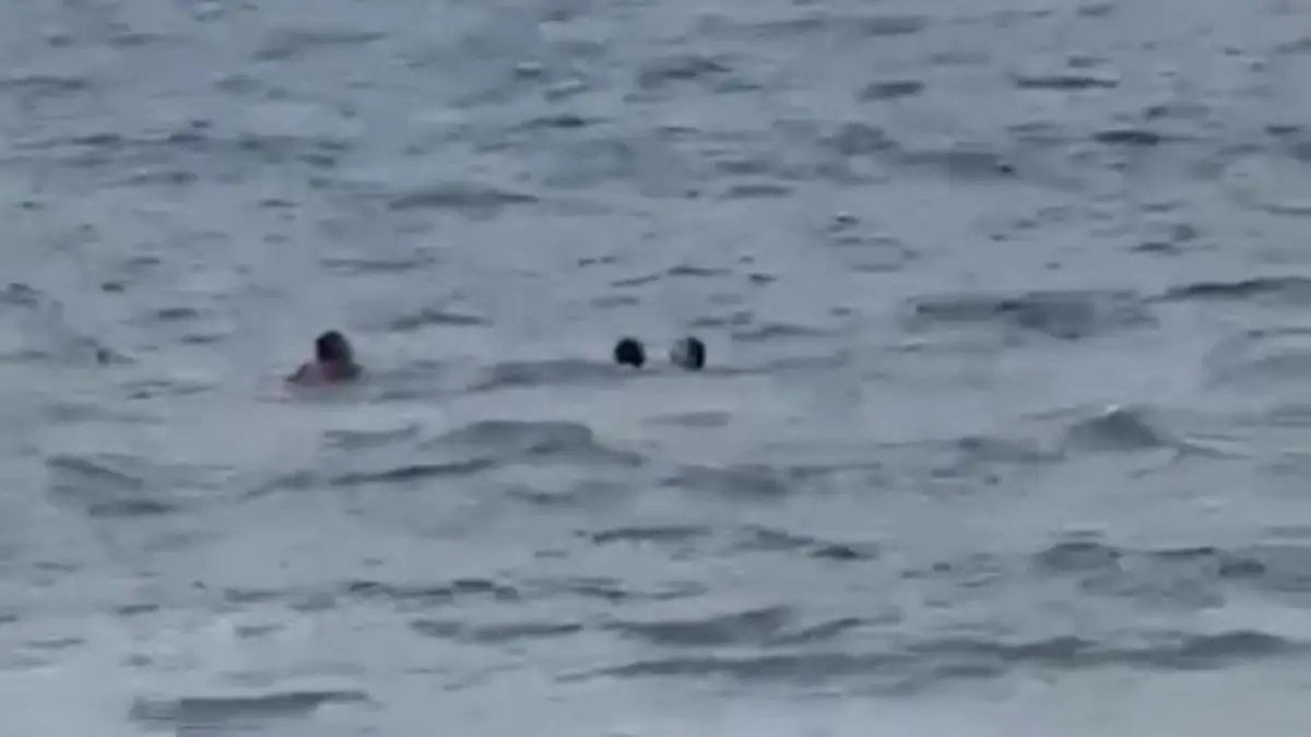 Bombeiro goiano salva casal de afogamento em Copacabana