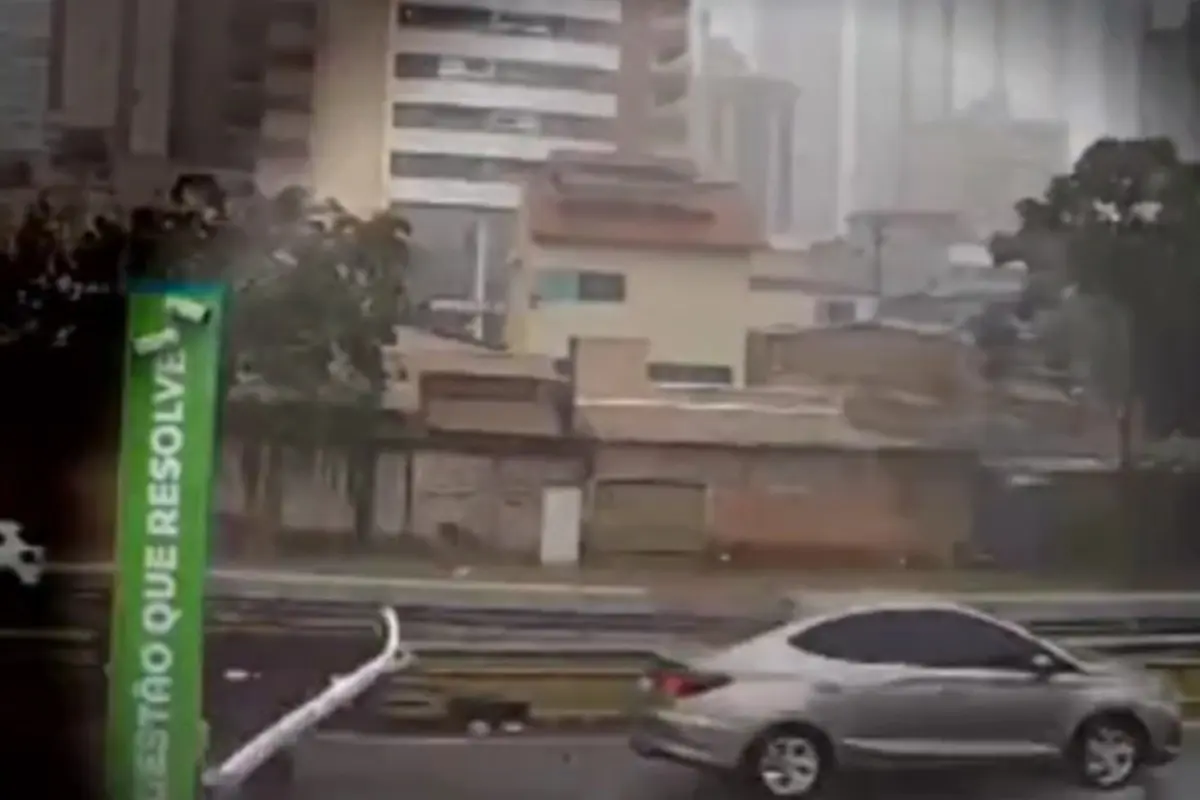 Cancela automática é derrubada por carro dias após sistema ser acionado pela primeira vez na Marginal Botafogo, em Goiânia