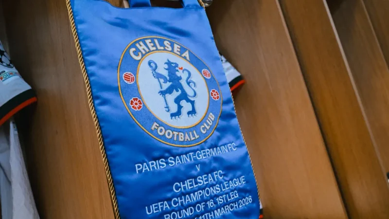 Chelsea é multado em R$ 75 milhões por violar regras financeiras da Premier League e pode ficar um ano sem contratar jogadores