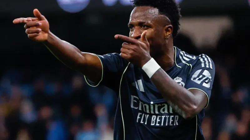 Com dois gols de Vinícius Júnior, Real Madrid despacha o City nas oitavas de final da Champions