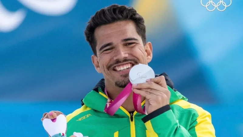 Cristian Ribera conquista prata inédita e faz história para o Brasil nos Jogos Paralímpicos de Inverno